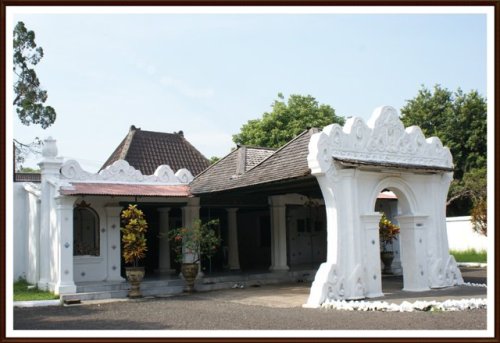 Download this Peserta Ajak Mengunjungi Istana Kasepuhan Cirebon picture